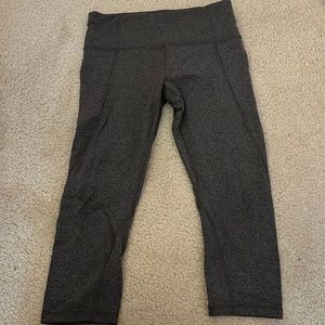 Athleta grey salutation stash pocket Capri
